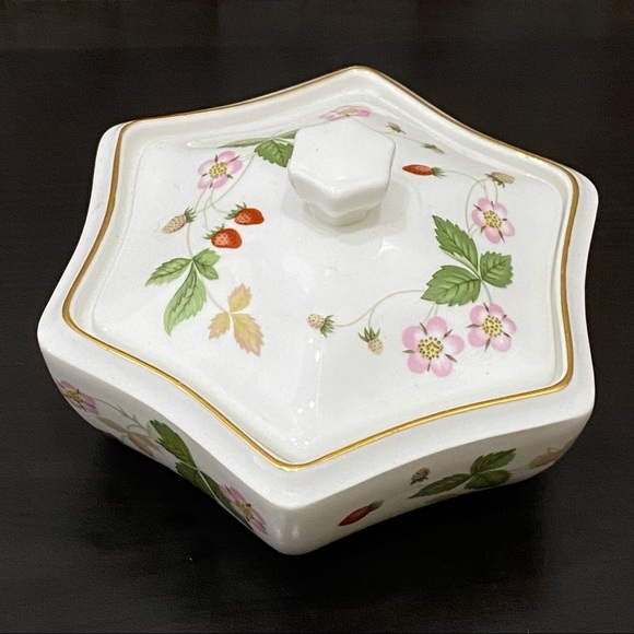 Vintage WEDGWOOD Wild Strawberry Trinket Box - Picture 2 of 9